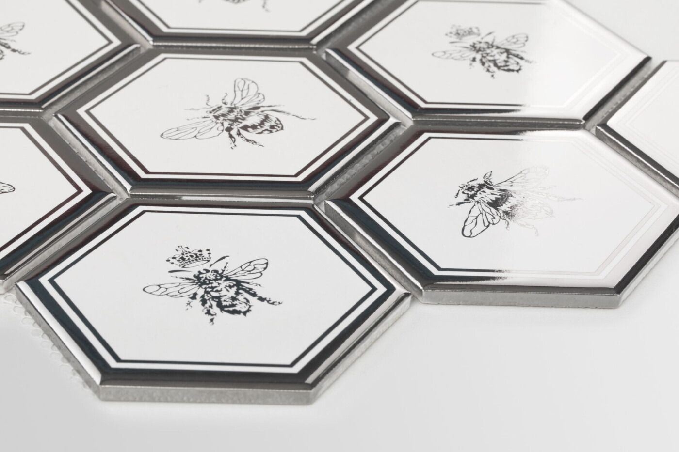 Raw Decor Heksagon XL Queen Bee Silver 25,6x29,5 cm - obrazek 3